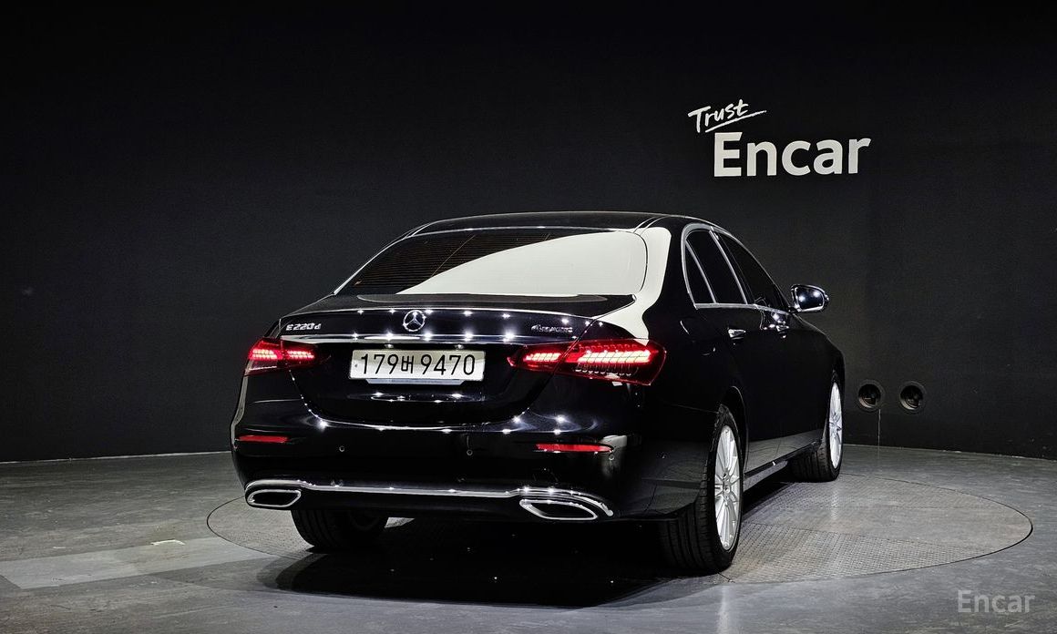  Mercedes-Benz E-Class