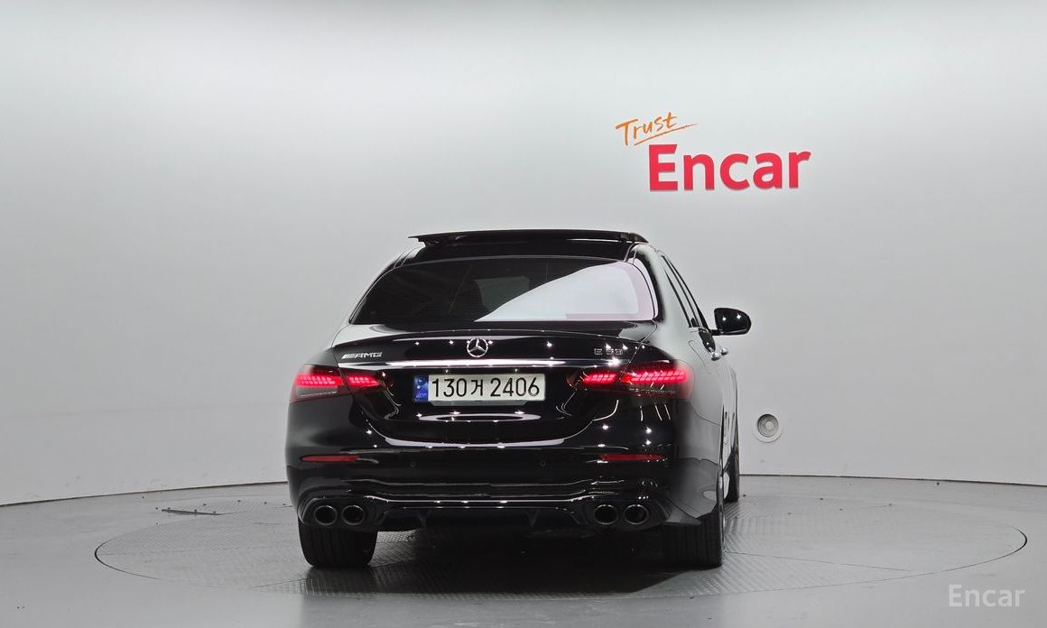  Mercedes-Benz E-Class