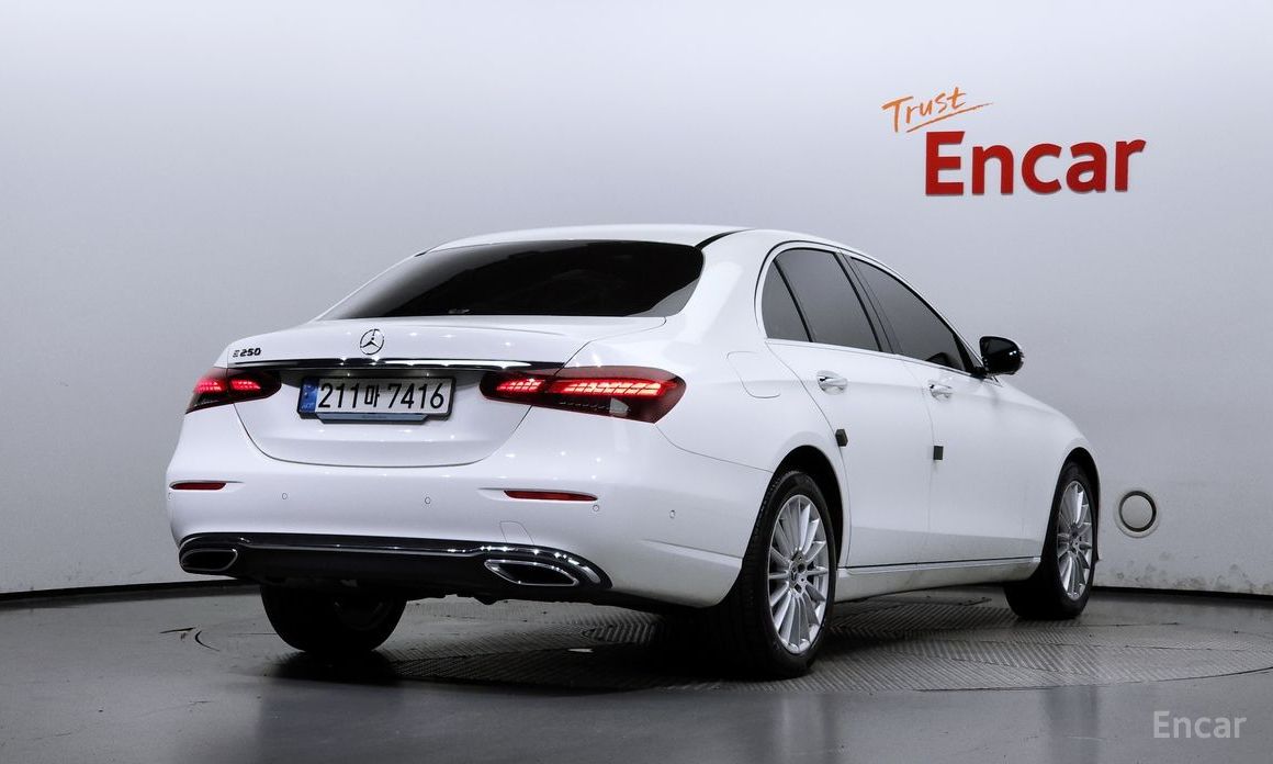  Mercedes-Benz E-Class