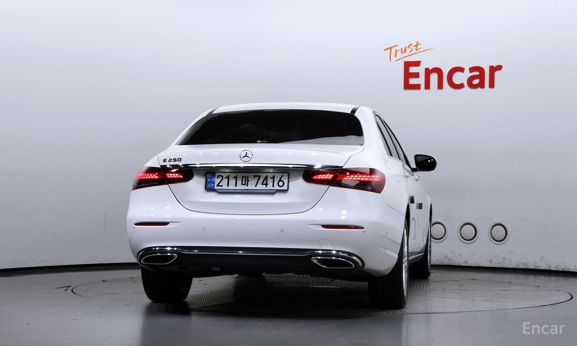  Mercedes-Benz E-Class