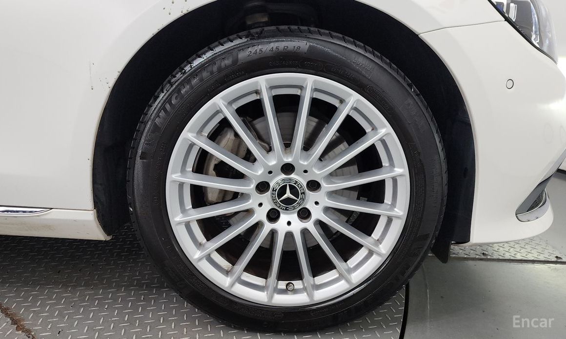  Mercedes-Benz E-Class