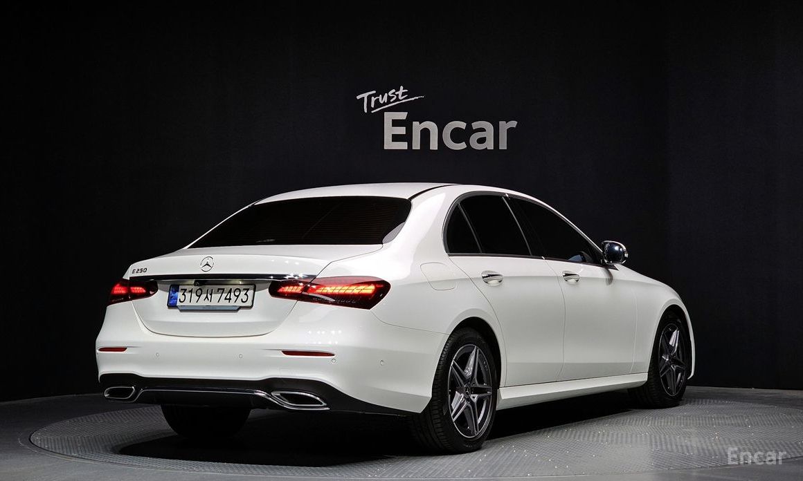  Mercedes-Benz E-Class