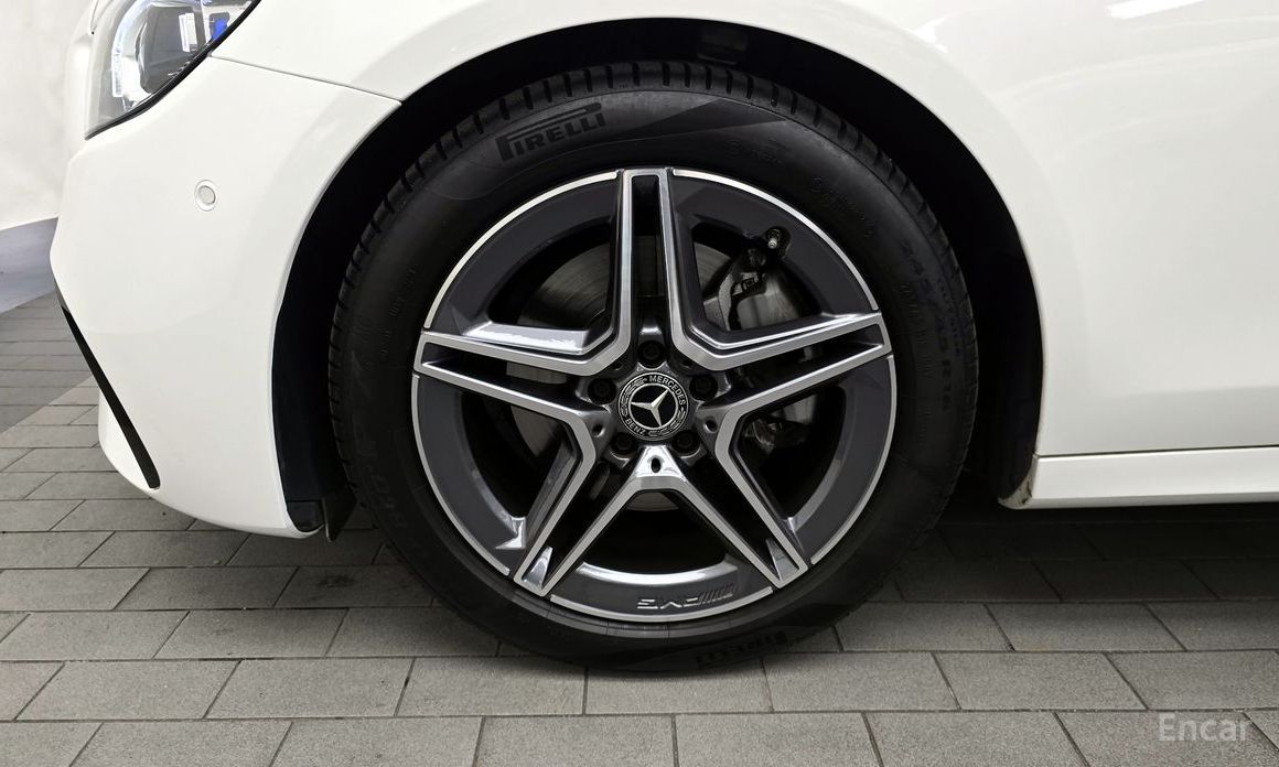  Mercedes-Benz E-Class