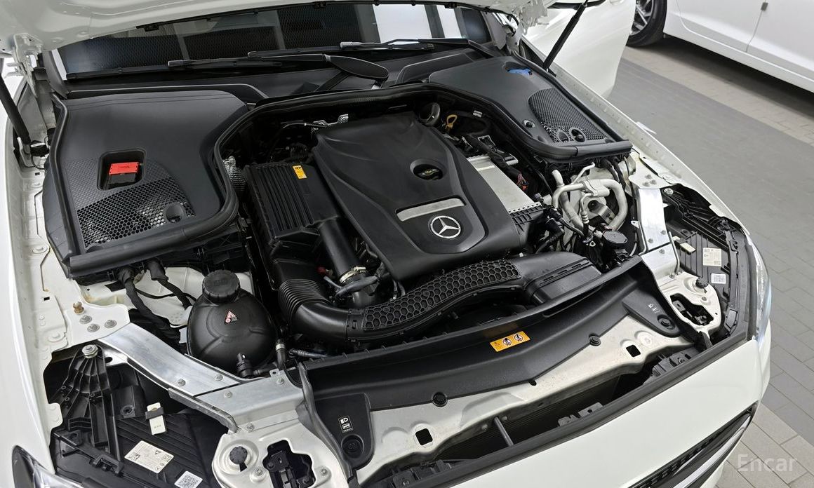  Mercedes-Benz E-Class