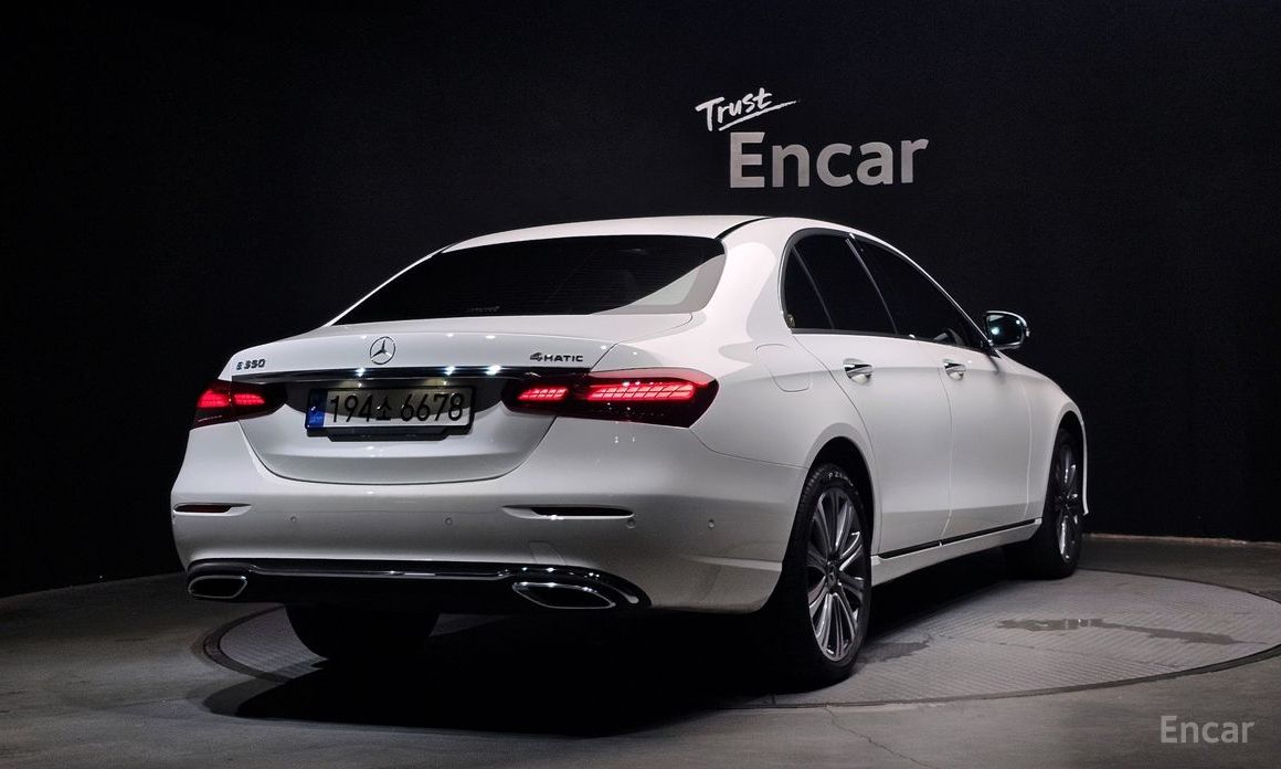  Mercedes-Benz E-Class