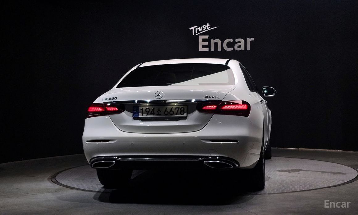  Mercedes-Benz E-Class