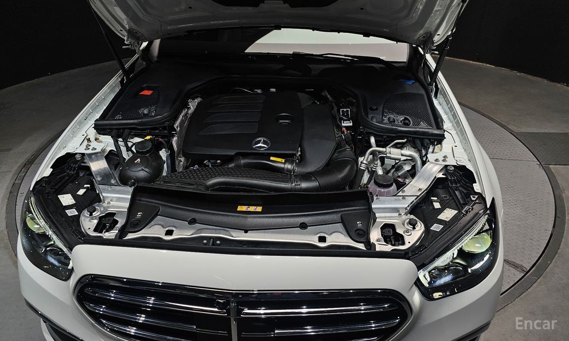  Mercedes-Benz E-Class