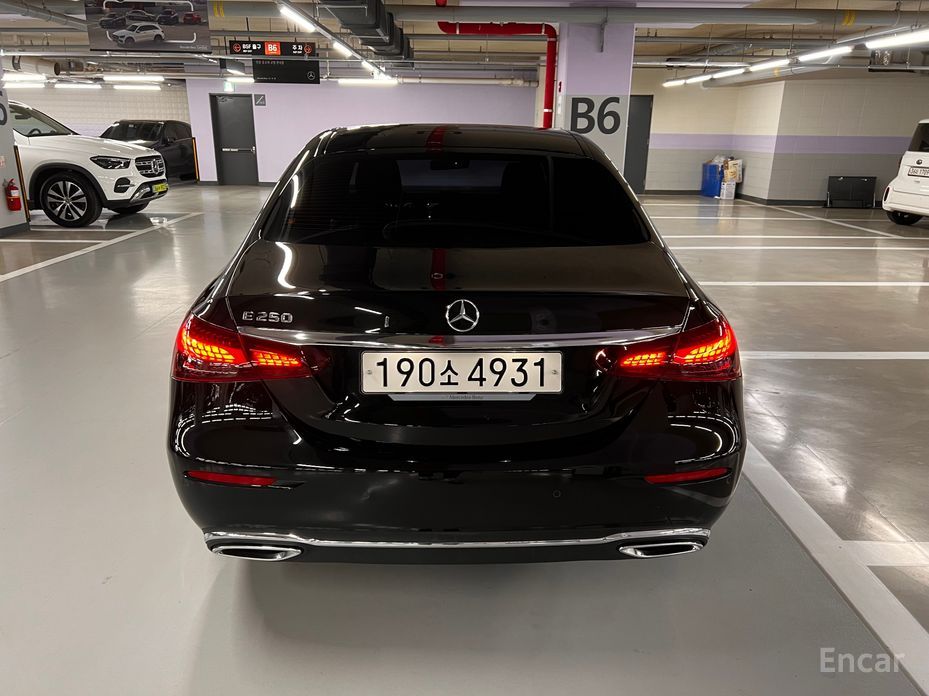  Mercedes-Benz E-Class