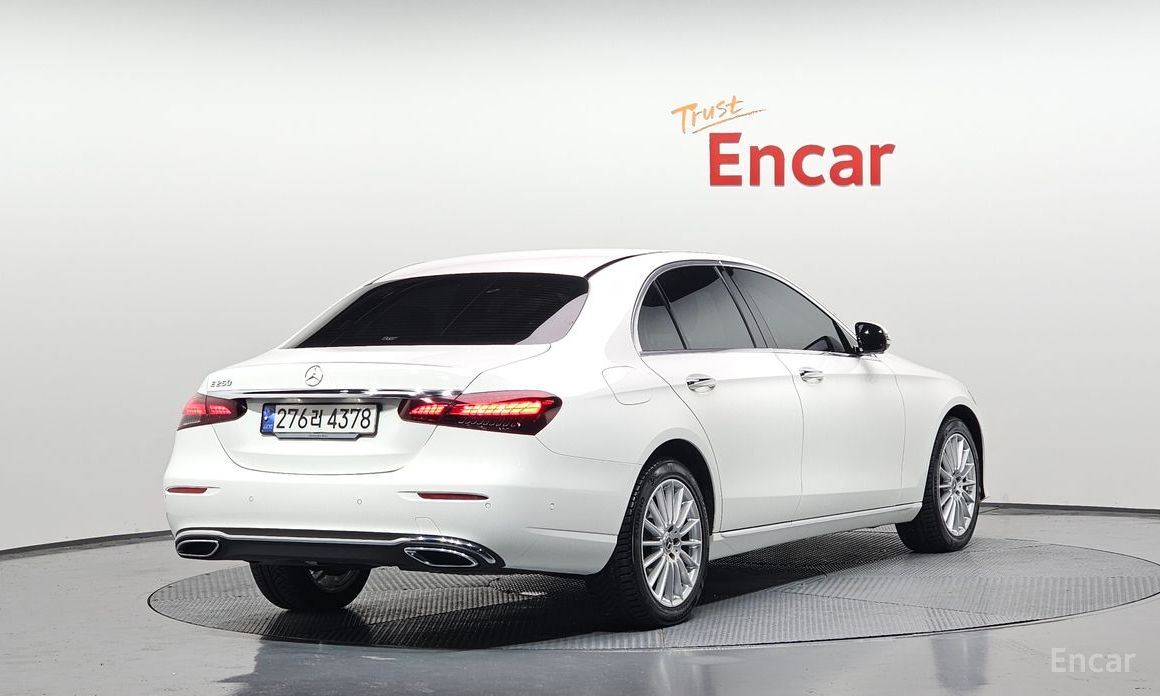  Mercedes-Benz E-Class