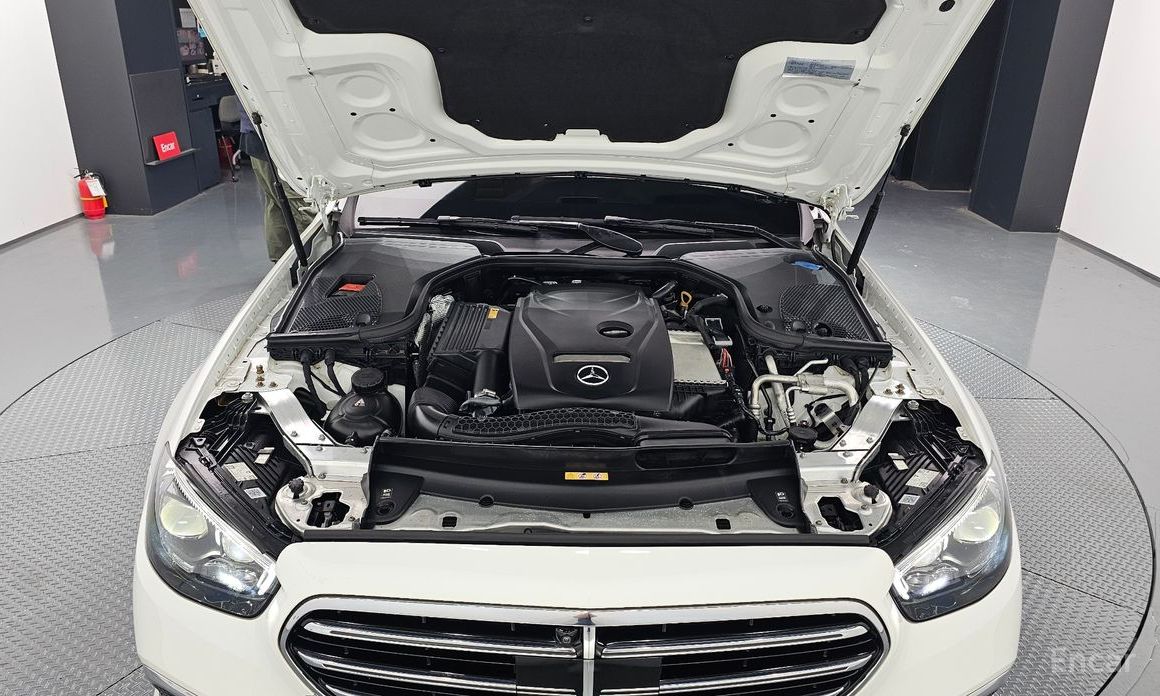  Mercedes-Benz E-Class