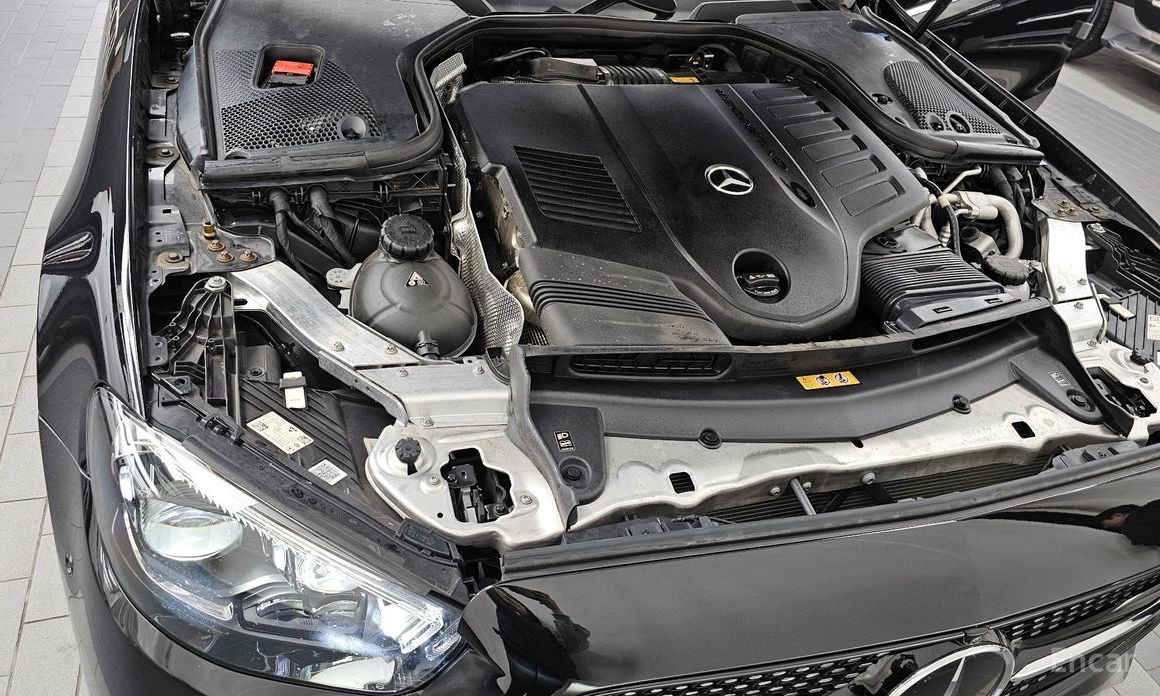  Mercedes-Benz E-Class