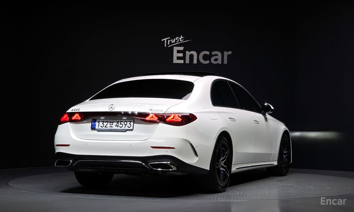  Mercedes-Benz E-Class