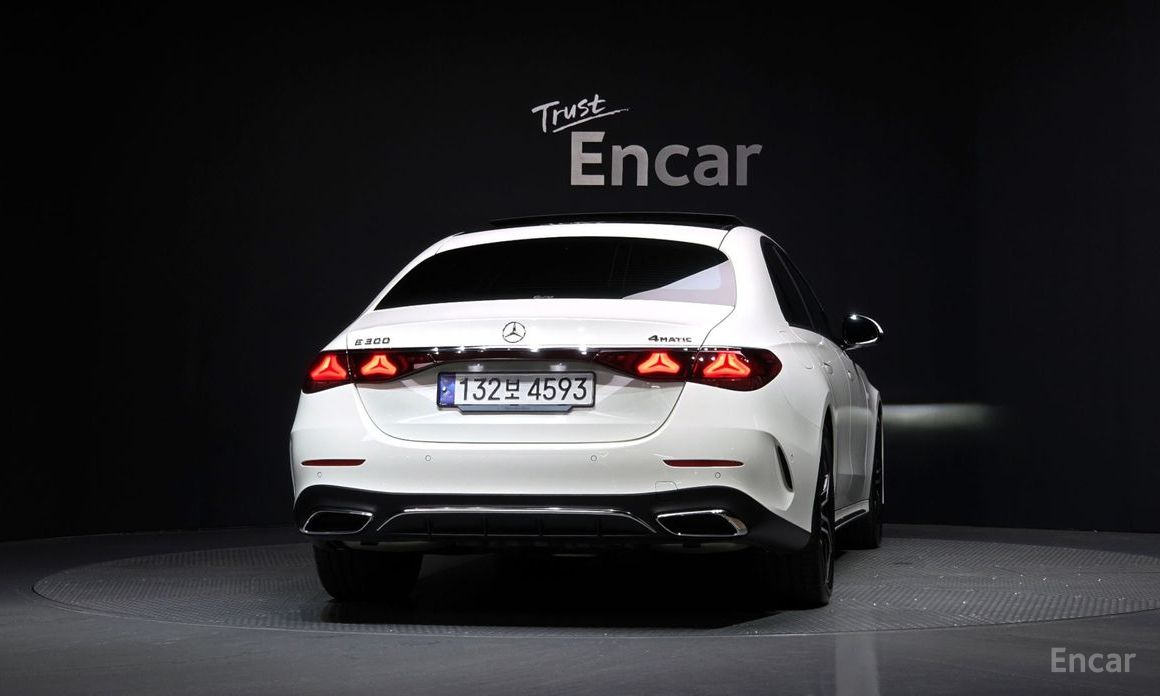  Mercedes-Benz E-Class