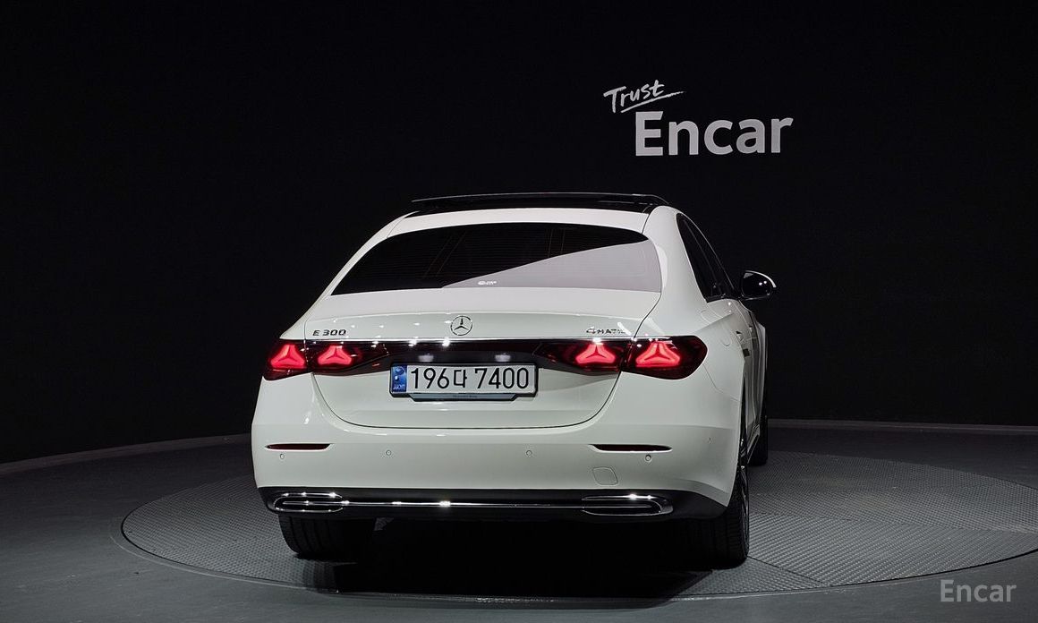  Mercedes-Benz E-Class