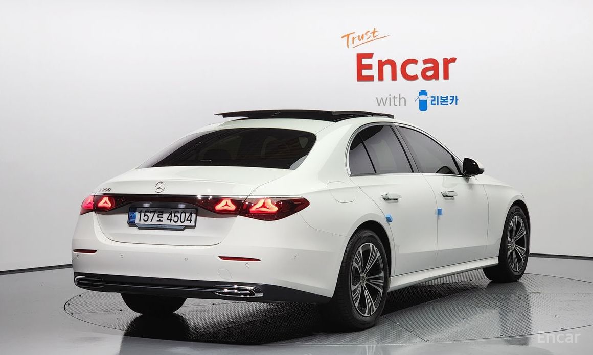  Mercedes-Benz E-Class