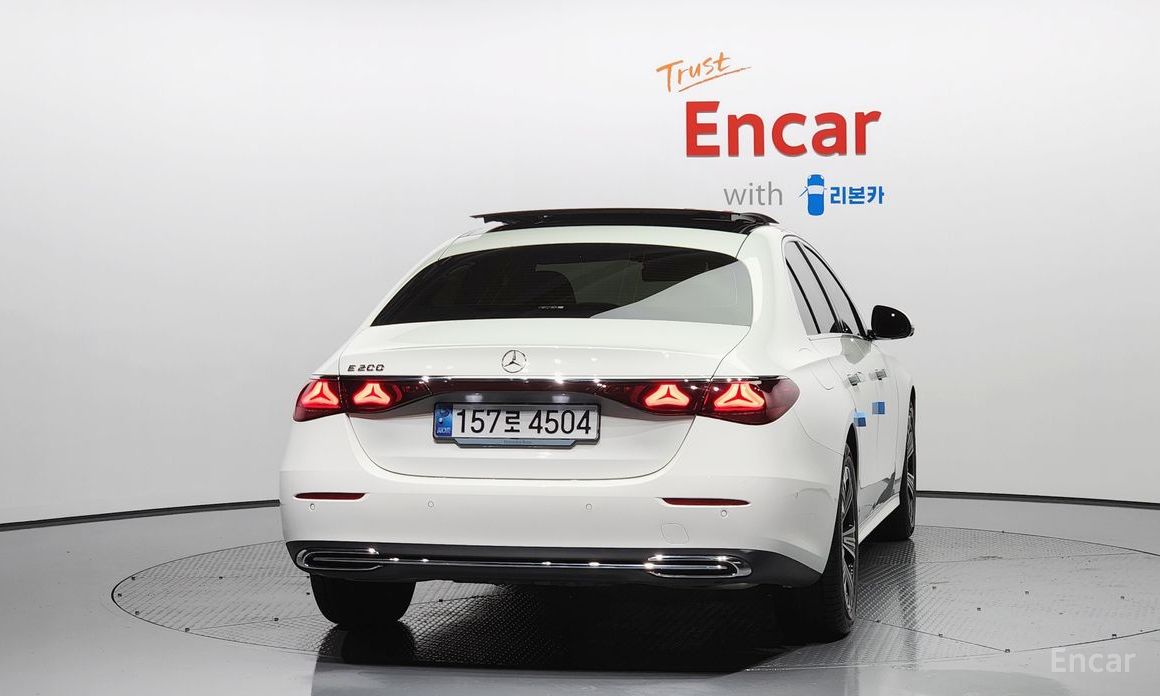  Mercedes-Benz E-Class