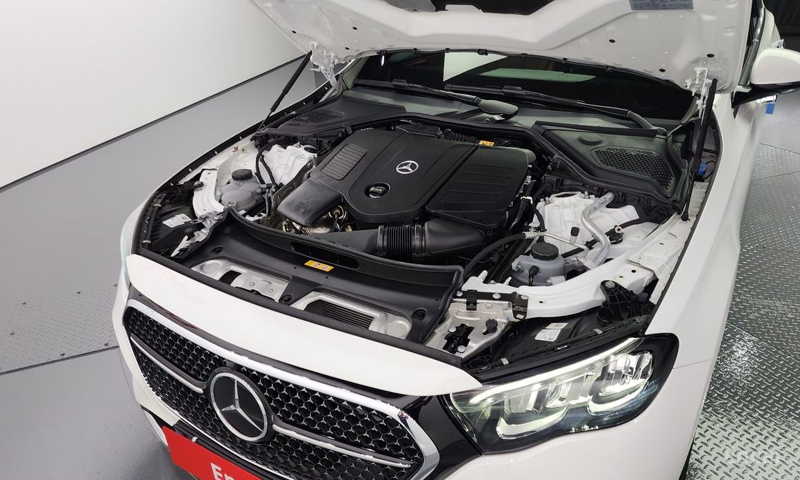  Mercedes-Benz E-Class