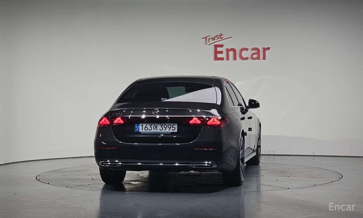  Mercedes-Benz E-Class