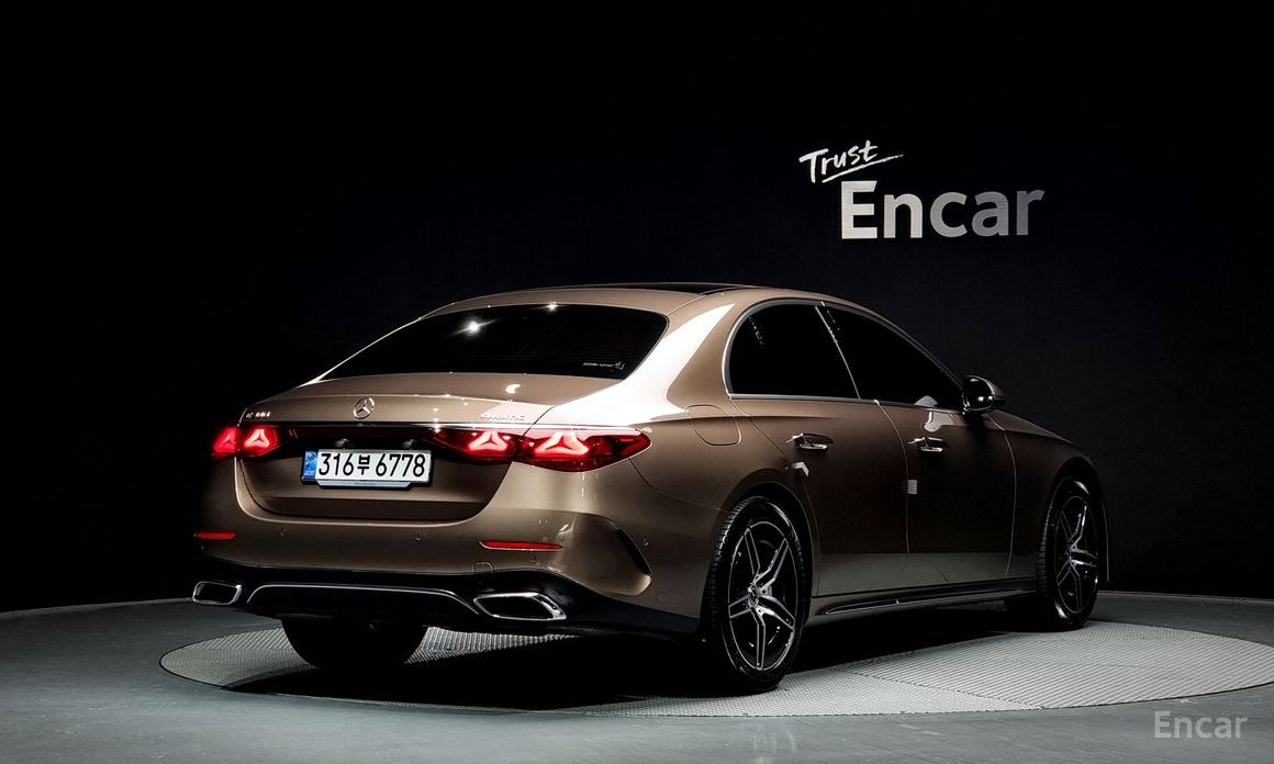  Mercedes-Benz E-Class