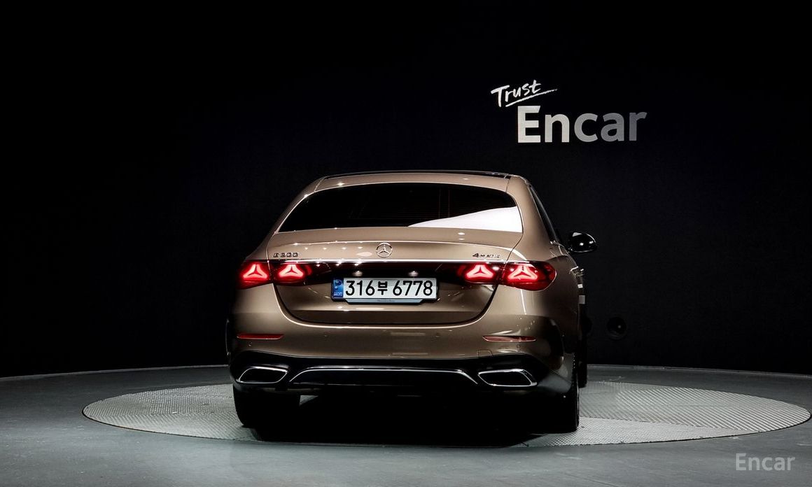  Mercedes-Benz E-Class