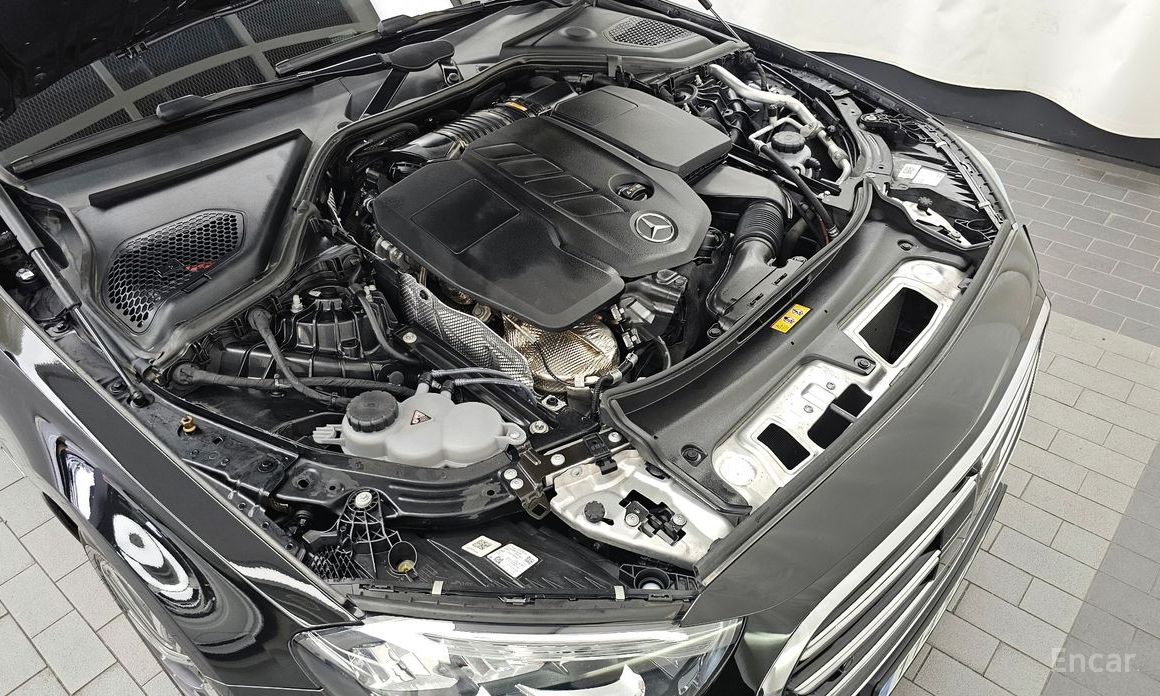  Mercedes-Benz E-Class