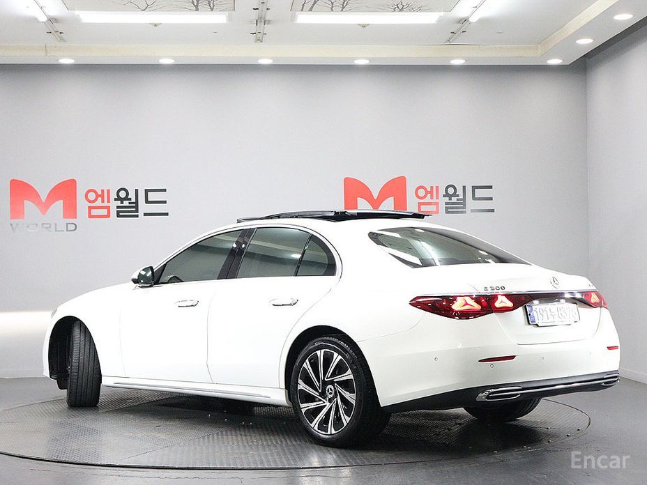  Mercedes-Benz E-Class