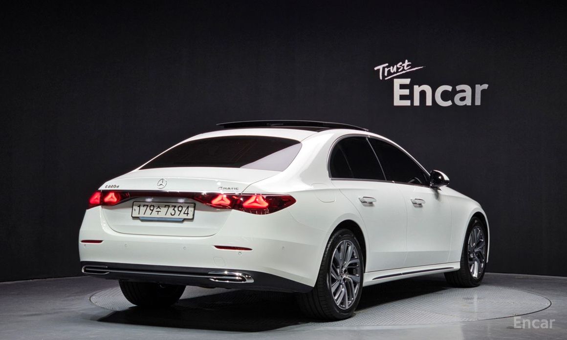  Mercedes-Benz E-Class