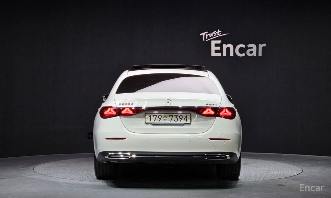  Mercedes-Benz E-Class