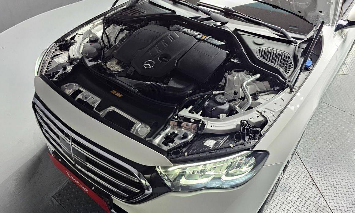  Mercedes-Benz E-Class