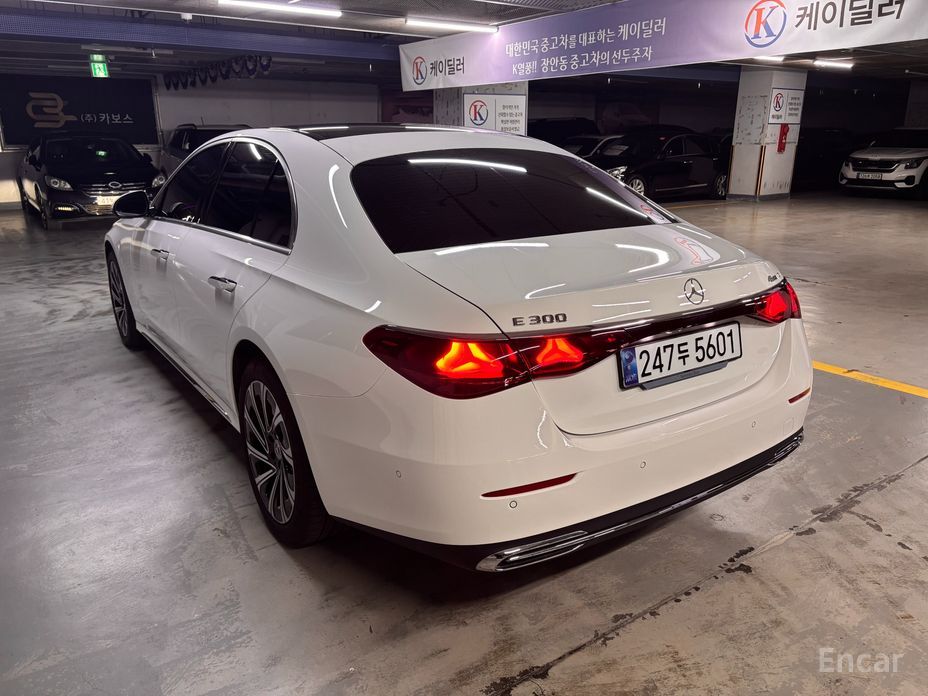  Mercedes-Benz E-Class