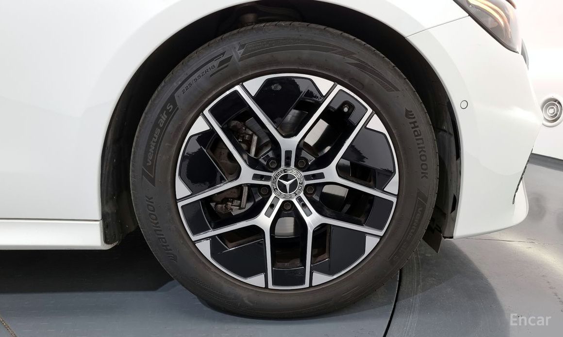  Mercedes-Benz E-Class