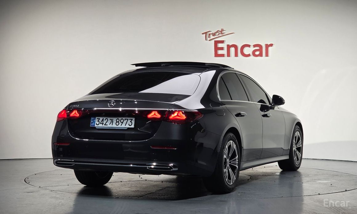  Mercedes-Benz E-Class