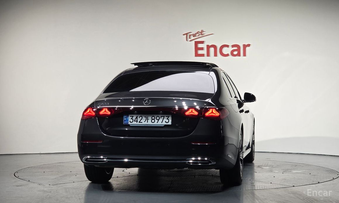  Mercedes-Benz E-Class