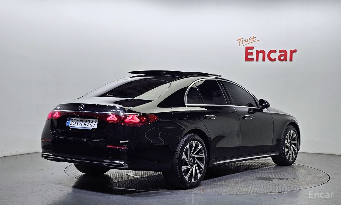  Mercedes-Benz E-Class