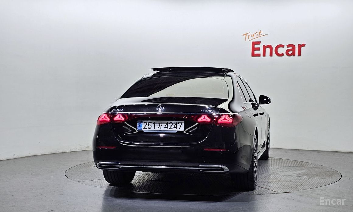  Mercedes-Benz E-Class