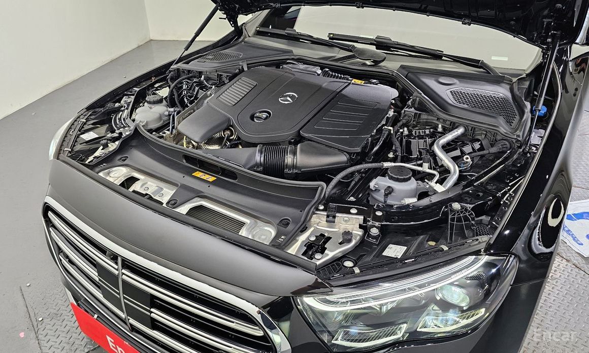  Mercedes-Benz E-Class