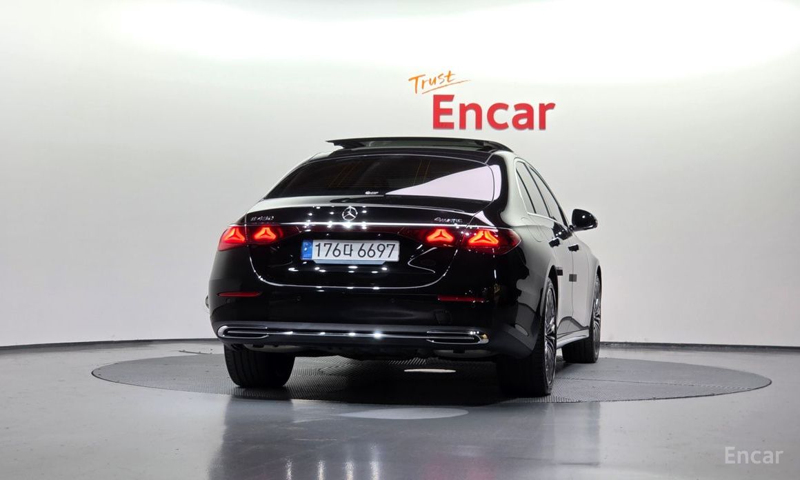  Mercedes-Benz E-Class