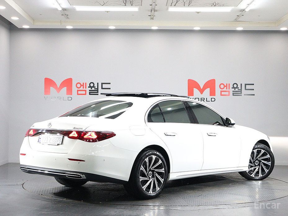  Mercedes-Benz E-Class