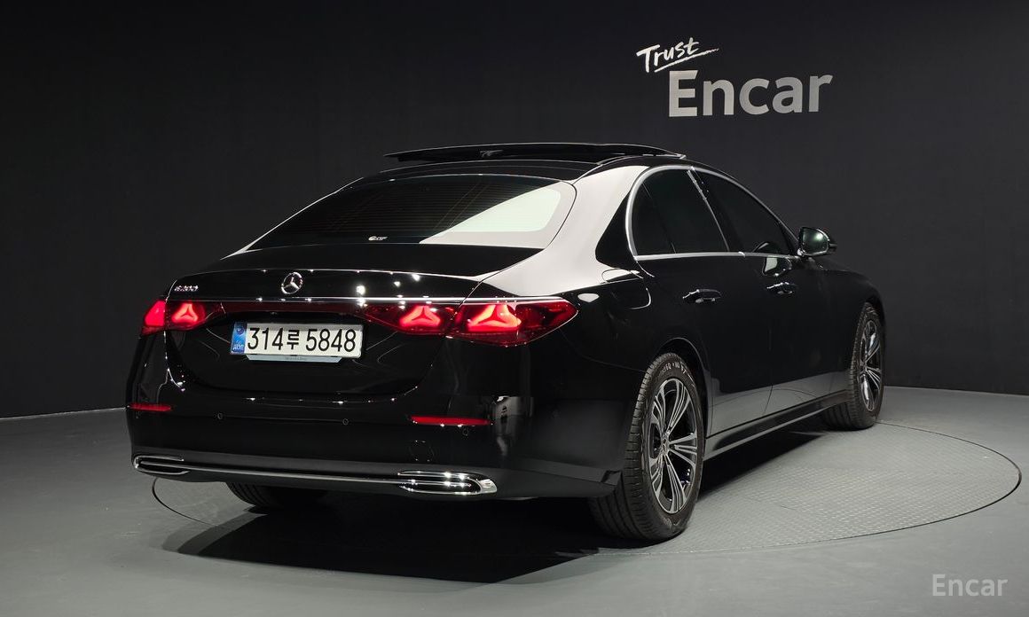  Mercedes-Benz E-Class