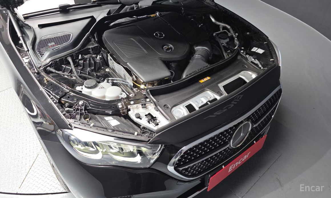  Mercedes-Benz E-Class