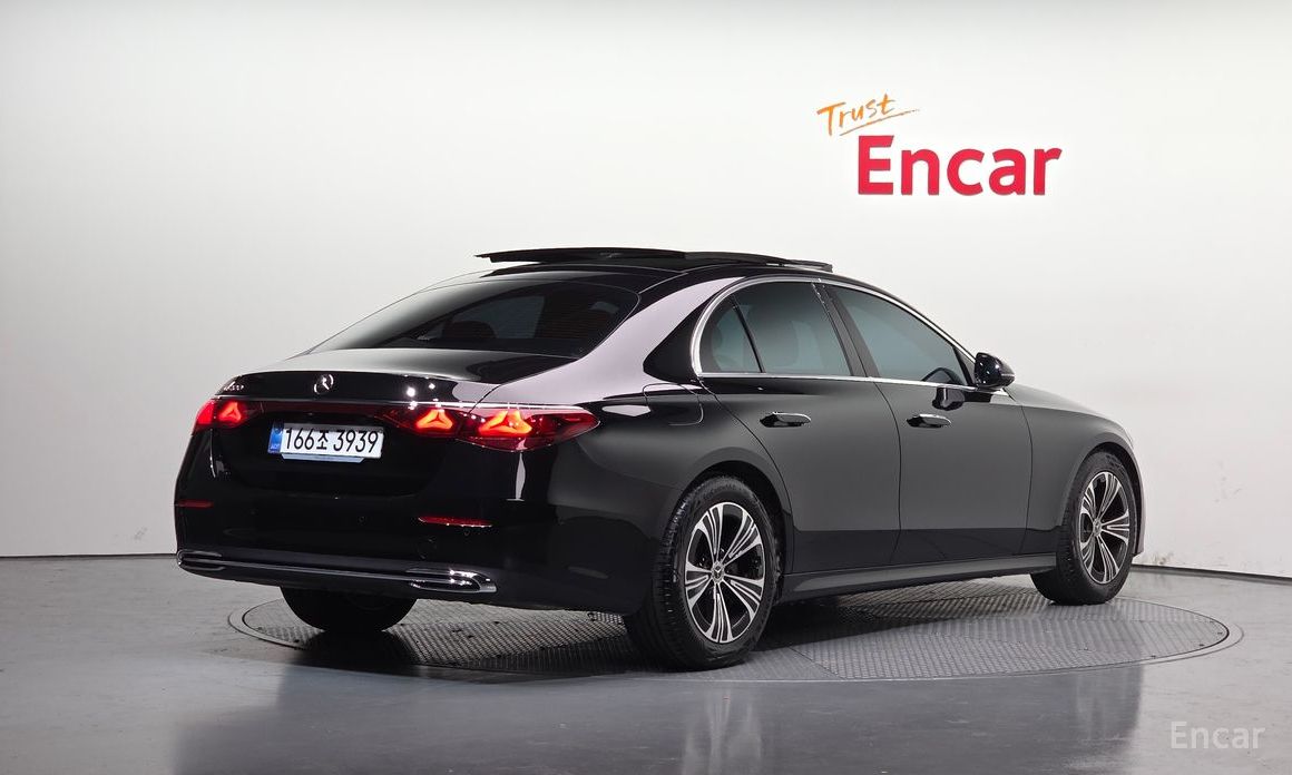  Mercedes-Benz E-Class