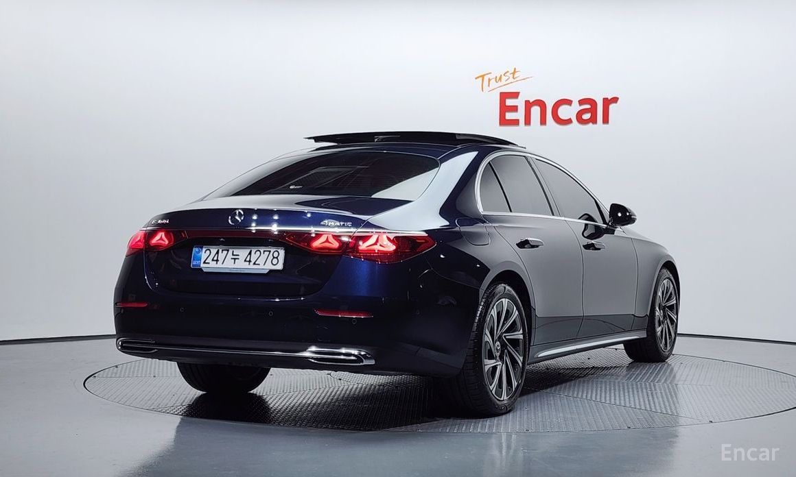  Mercedes-Benz E-Class