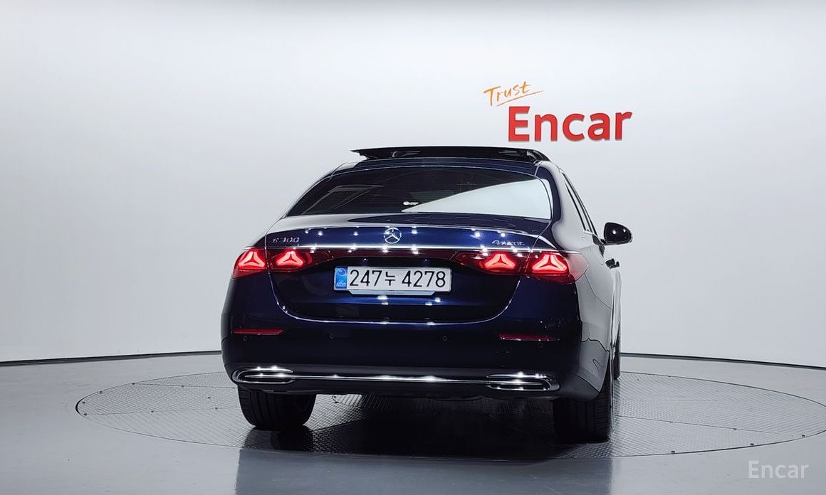  Mercedes-Benz E-Class