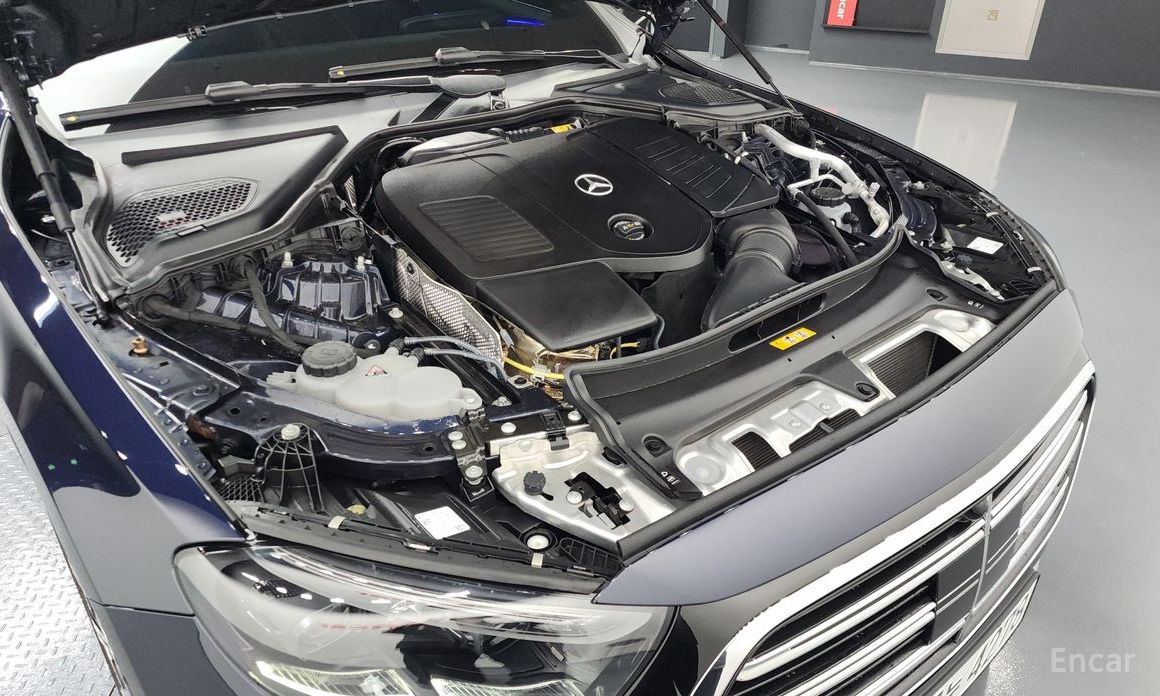  Mercedes-Benz E-Class