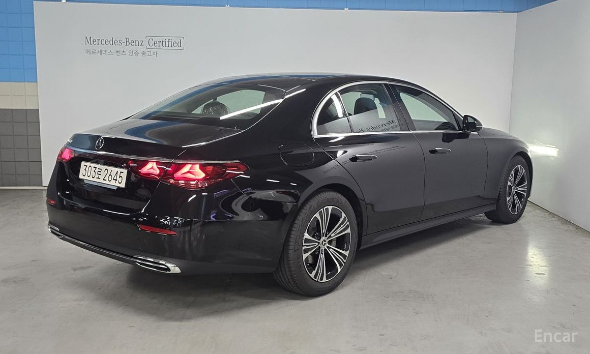  Mercedes-Benz E-Class