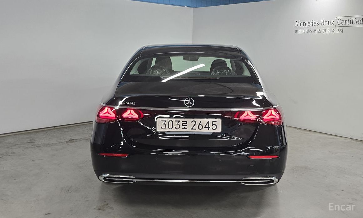  Mercedes-Benz E-Class