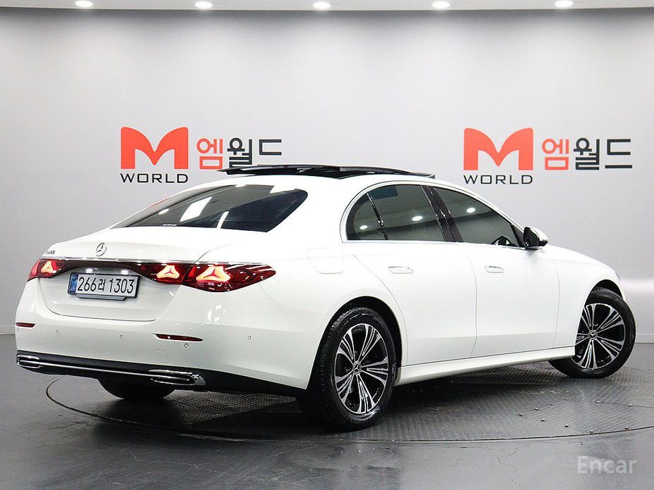  Mercedes-Benz E-Class