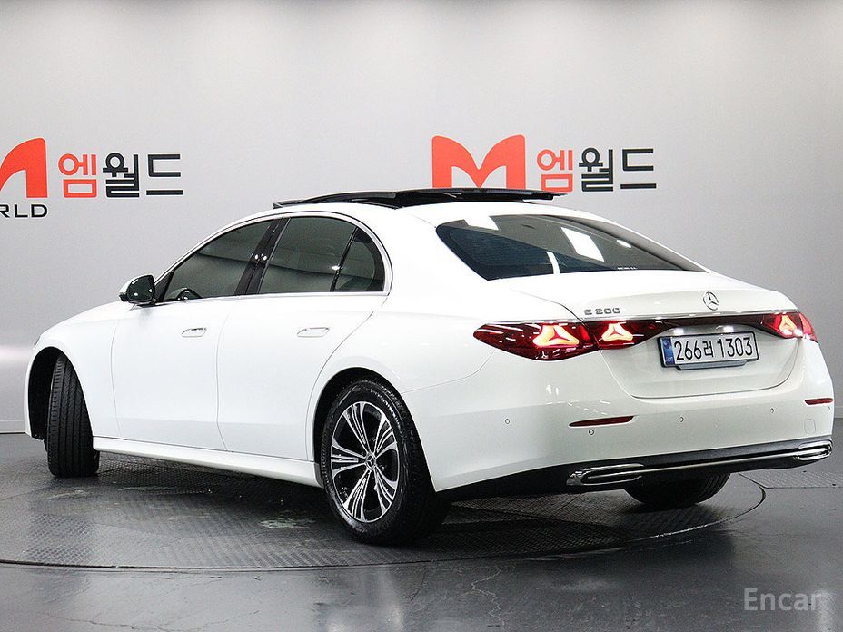  Mercedes-Benz E-Class