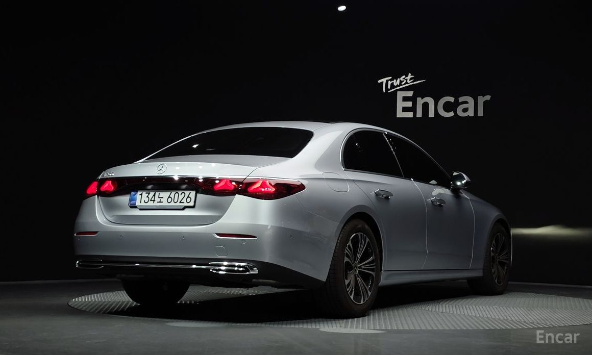  Mercedes-Benz E-Class