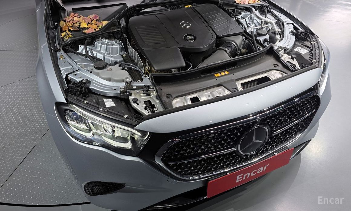  Mercedes-Benz E-Class